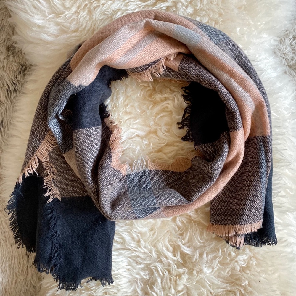 Nordstrom BP navy, blush, & light blue scarf